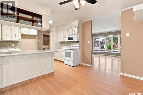 363 Rodenbush Drive, Regina, SK - Indoor Photo Showing Kitchen
