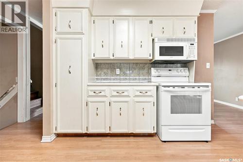 363 Rodenbush Drive, Regina, SK - Indoor Photo Showing Kitchen