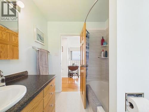 3848 Gordon Ave, Powell River, BC - Indoor Photo Showing Bathroom