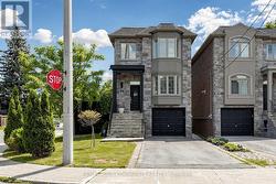 81 GALBRAITH AVENUE Toronto, ON M4B 2B6