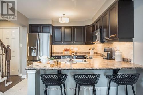 275 Eves Gate, Milton, ON - Indoor Photo Showing Kitchen With Upgraded Kitchen