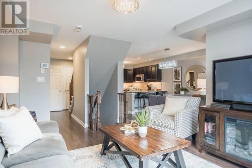 275 Eves Gate, Milton, ON - Indoor Photo Showing Living Room