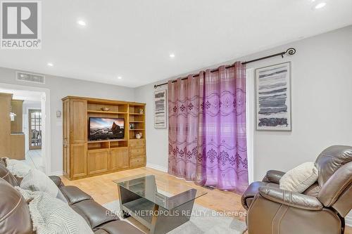 100 Warren Road, Kitchener, ON - Indoor Photo Showing Living Room