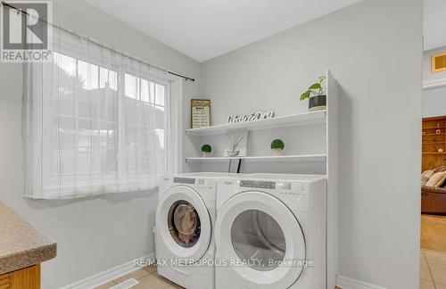 100 Warren Road, Kitchener, ON - Indoor Photo Showing Laundry Room