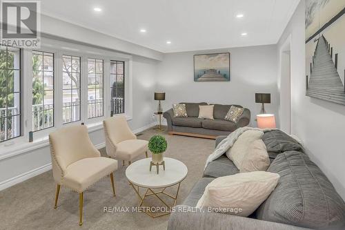 100 Warren Road, Kitchener, ON - Indoor Photo Showing Living Room
