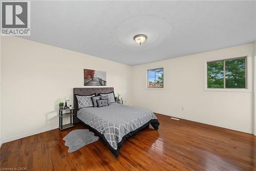 11 Sedona Court, Hamilton, ON - Indoor Photo Showing Bedroom