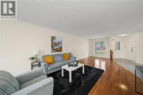 11 Sedona Court, Hamilton, ON - Indoor Photo Showing Living Room