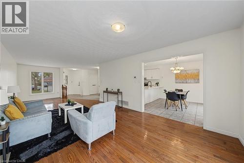 11 Sedona Court, Hamilton, ON - Indoor Photo Showing Living Room