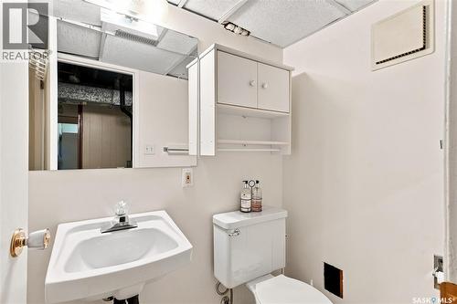301 Cascade Street, Saskatoon, SK - Indoor Photo Showing Bathroom