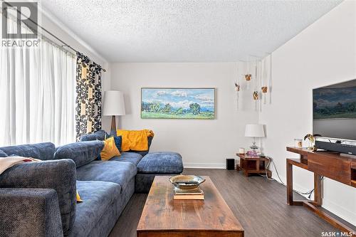 301 Cascade Street, Saskatoon, SK - Indoor Photo Showing Living Room