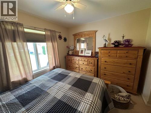 7186 Wright Way, Trail, BC - Indoor Photo Showing Bedroom