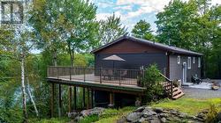 Custom-built 3+1 bedroom, 2-bath lake house - 