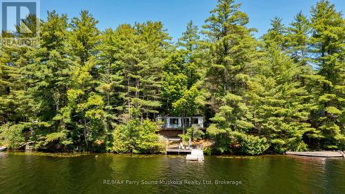 Turn-key Cottage Getaway! - 4 Post Lane, Seguin, ON - Outdoor With Body Of Water