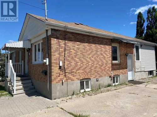 MAIN - 63 LOCKERBIE AVENUE , Toronto, Ontario M9N 3A3 4