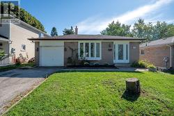 162 MERKLEY SQUARE  Toronto (Morningside), ON M1G 2Y8
