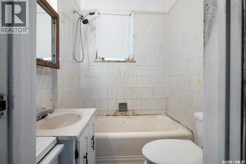 2458 Edgar Street, Regina, SK - Indoor Photo Showing Bathroom