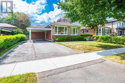 8 BAYBROOK CRESCENT Toronto, ON M1H 2R6