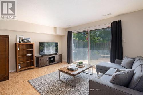 65 - 10 Rodda Boulevard, Toronto, ON - Indoor Photo Showing Living Room