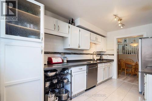 65 - 10 Rodda Boulevard, Toronto, ON - Indoor Photo Showing Kitchen