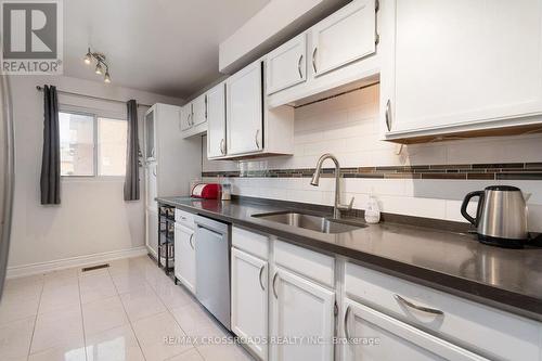 65 - 10 Rodda Boulevard, Toronto, ON - Indoor Photo Showing Kitchen