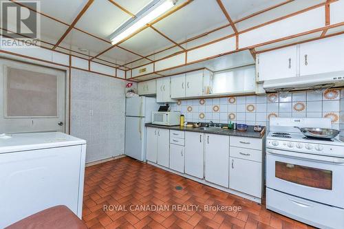 7700 Kittridge Drive, Mississauga, ON - Indoor Photo Showing Kitchen