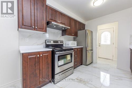 7700 Kittridge Drive, Mississauga, ON - Indoor Photo Showing Kitchen