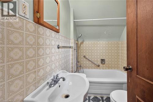 232 Cedar Street, Simcoe, ON - Indoor Photo Showing Bathroom