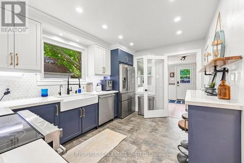 257 Ottawa Street N, Kitchener, ON - Indoor Photo Showing Kitchen