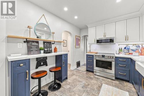 257 Ottawa Street N, Kitchener, ON - Indoor Photo Showing Kitchen