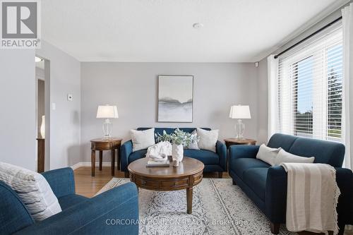 10 Macatee Place, Cambridge, ON - Indoor Photo Showing Living Room