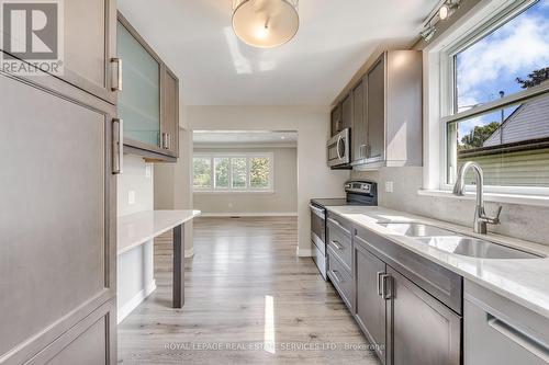 191 Nash Road N, Hamilton, ON - Indoor Photo Showing Kitchen With Double Sink