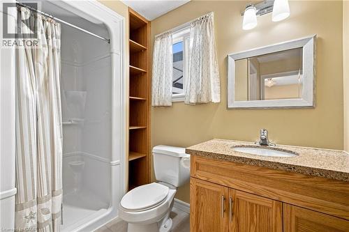 11 Lockwood Street, Cambridge, ON - Indoor Photo Showing Bathroom