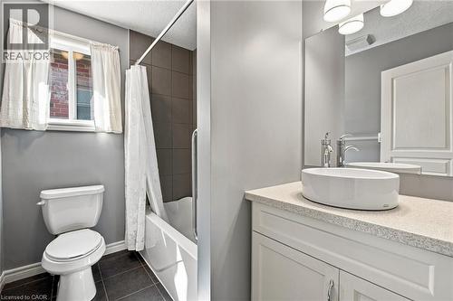 11 Lockwood Street, Cambridge, ON - Indoor Photo Showing Bathroom