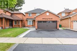 5449 HERITAGE HILLS BOULEVARD  Mississauga, ON L5R 2H4