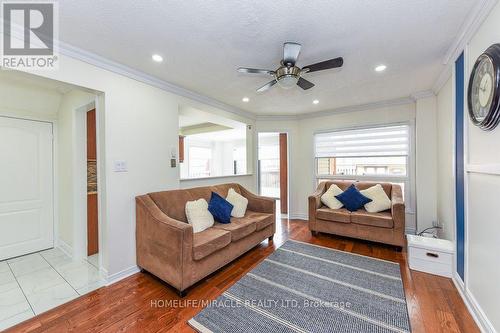 5449 Heritage Hills Boulevard, Mississauga, ON - Indoor Photo Showing Living Room