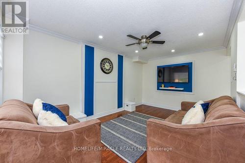 5449 Heritage Hills Boulevard, Mississauga, ON - Indoor Photo Showing Living Room