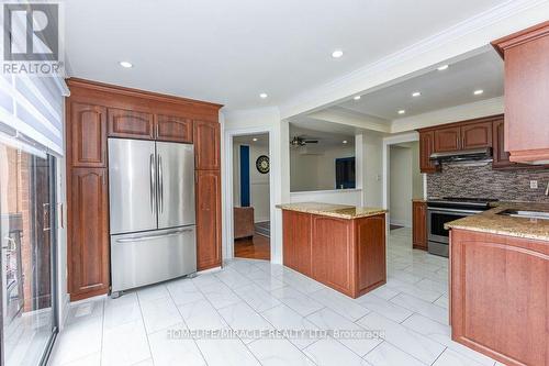 5449 Heritage Hills Boulevard, Mississauga, ON - Indoor Photo Showing Kitchen