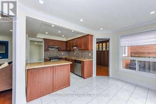 5449 Heritage Hills Boulevard, Mississauga, ON - Indoor Photo Showing Kitchen