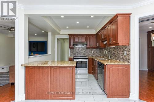 5449 Heritage Hills Boulevard, Mississauga, ON - Indoor Photo Showing Kitchen