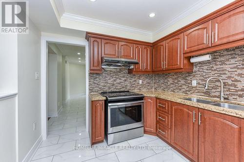 5449 Heritage Hills Boulevard, Mississauga, ON - Indoor Photo Showing Kitchen With Double Sink With Upgraded Kitchen