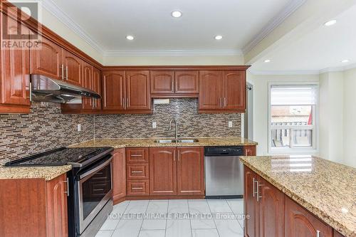 5449 Heritage Hills Boulevard, Mississauga, ON - Indoor Photo Showing Kitchen With Double Sink