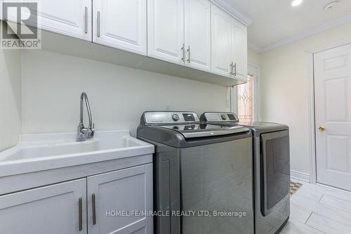 5449 Heritage Hills Boulevard, Mississauga, ON - Indoor Photo Showing Laundry Room