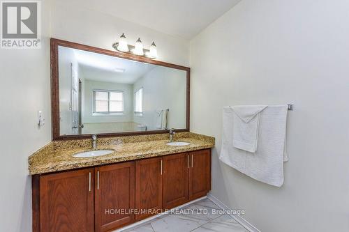 5449 Heritage Hills Boulevard, Mississauga, ON - Indoor Photo Showing Bathroom