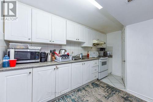 5449 Heritage Hills Boulevard, Mississauga, ON - Indoor Photo Showing Kitchen