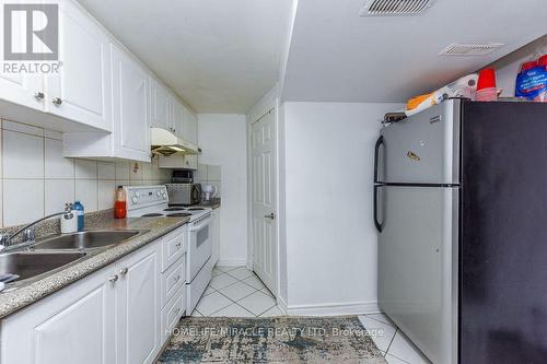 5449 Heritage Hills Boulevard, Mississauga, ON - Indoor Photo Showing Kitchen With Double Sink