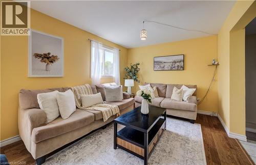 124 Prosperity Drive, Kitchener, ON - Indoor Photo Showing Living Room