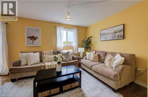 124 Prosperity Drive, Kitchener, ON - Indoor Photo Showing Living Room