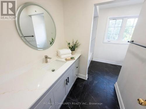 5 Canoe Crescent, Toronto, ON - Indoor Photo Showing Bathroom