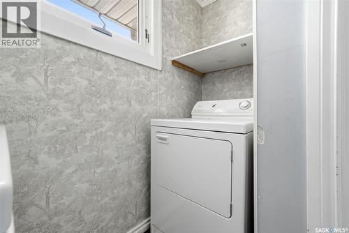 1410 4Th Avenue N, Regina, SK - Indoor Photo Showing Laundry Room