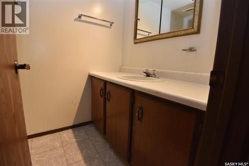 307 6Th Street E, Nipawin, SK - Indoor Photo Showing Bathroom